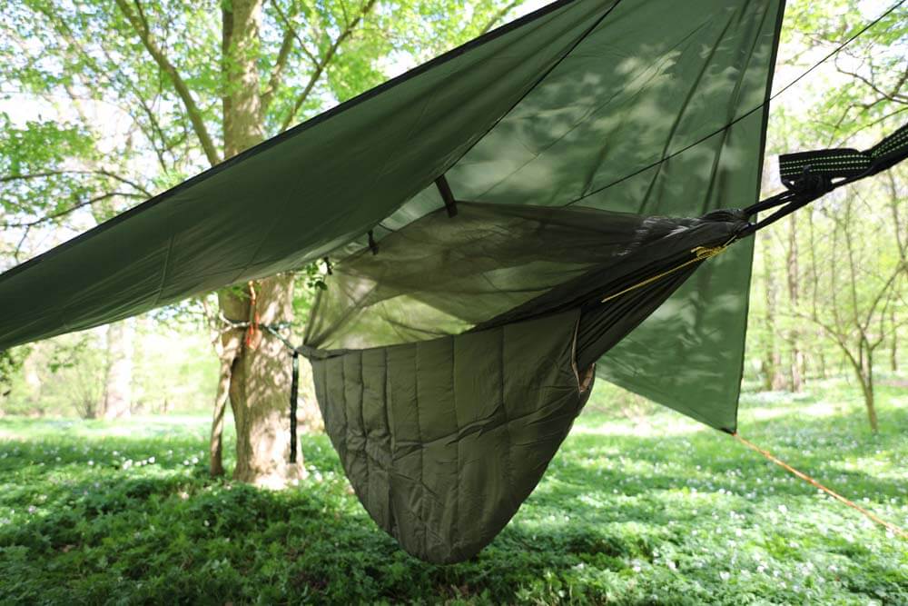 Snug diagonal tarp